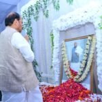 Raghubar Das visits ancestral residence of former minister late Chandrasekhar dubey